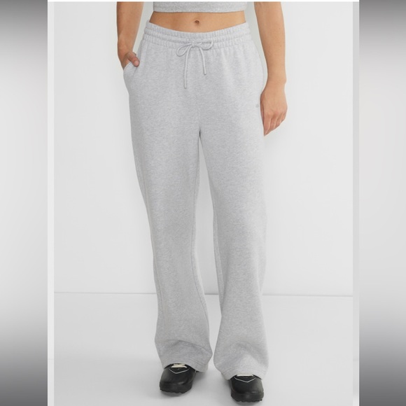 Aritzia TNA Sweatfleece Cozy Fleece Boyfriend Fit Sweatpant - Picture 5 of 6